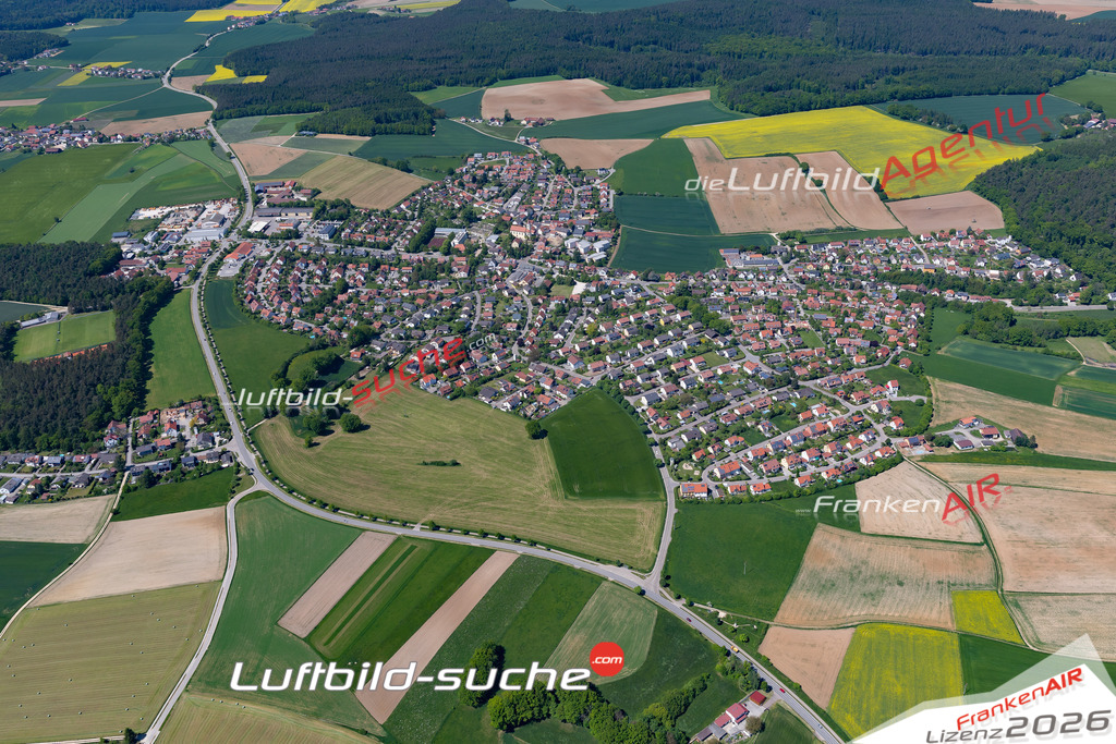 Die Luftaufnahme Hainsacker - Lappersdorf wurde 2021 mittels Flugzeug (keine Drohne) erstellt. Hohe Auflösung -für große Poster und Wandbilder geeignet!