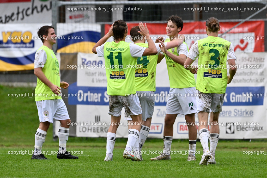 WSG Radenthein vs. SV Rapid Lienz | Jubel WSG Radenthein Mannschaft, #18 Fabian Klein WSG Radenthein, #11 Fabian Richard Dullnig WSG Radenthein, #14 Fabian Kurt Feichter WSG Radenthein, #10 Markus Steinwender WSG Radenthein, #3 Max Unterwandling WSG Radenthein, WSG Radenthein vs. SV Rapid Lienz, WSG Radenthein vs. SV Rapid Lienz am 30.08.2025 in Radenthein (Sportplatz Radenthein), Austria, (Photo by Bernd Stefan)
