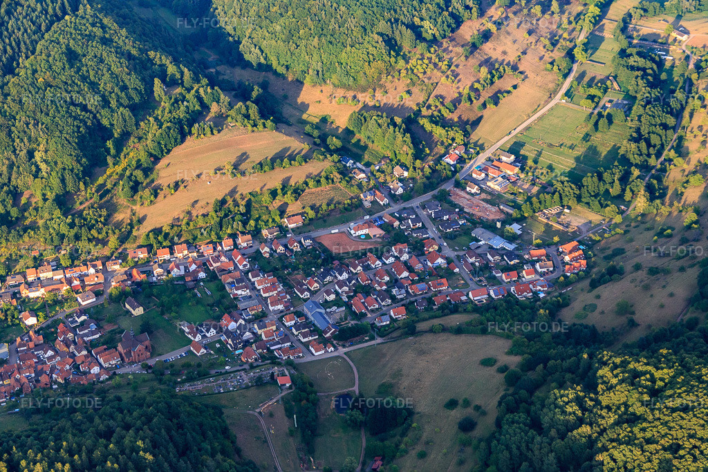 Luftbild: Schulstr in Eußerthal im Bundesland Rheinland-Pfalz in Deutschland. Foto: IMG_084133.jpg vom 29.08.2015 durch Werner Riehm/FLY-FOTO.de