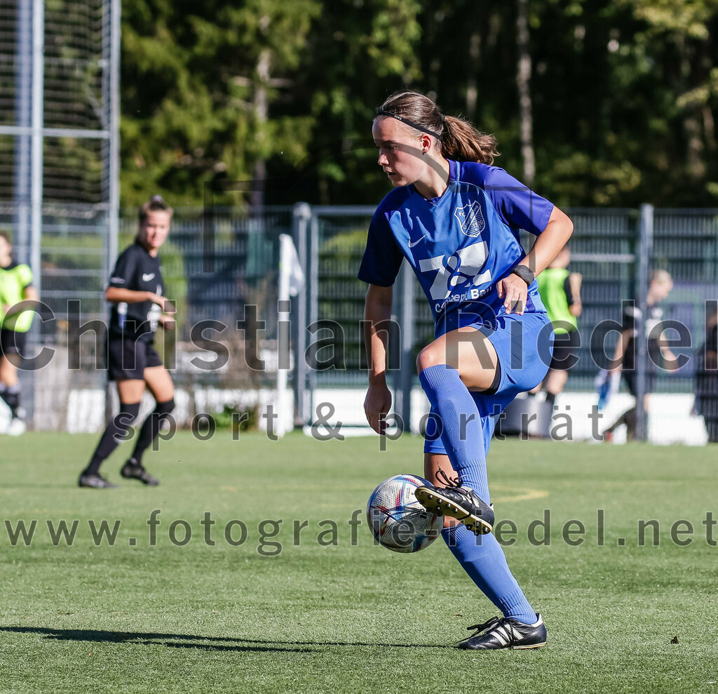 2023-10-21_042_FC_Langengeisling_gegen_TSV_Eching | Erding, Deutschland, 21.10.2023:
Fußball, Bezirksoberliga 2023 / 2024, 8. Spieltag, FC Langengeisling gegen TSV Eching, Endergebnis: 0:0

Lisa Mayer (FC Langengeisling, #6)

Foto: Christian Riedel / fotografie-riedel.net