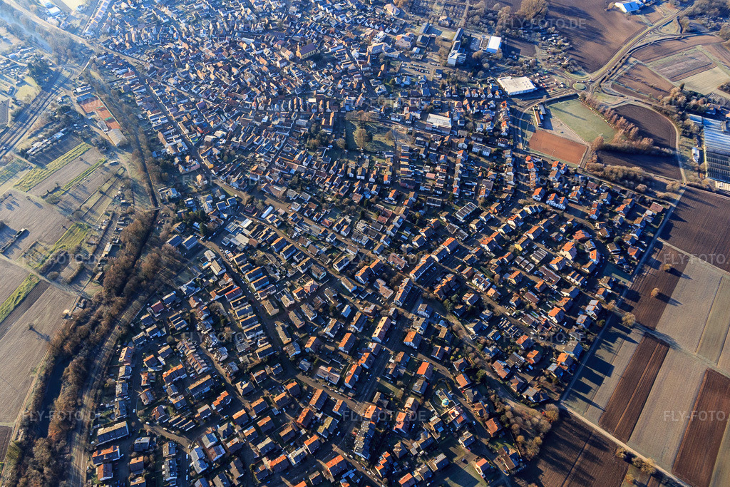 Luftbild: Stadtansicht aus Norden in Hagenbach im Bundesland Rheinland-Pfalz in Deutschland. Foto: IMG_124017.jpg vom 11.01.2021 durch Werner Riehm/FLY-FOTO.de