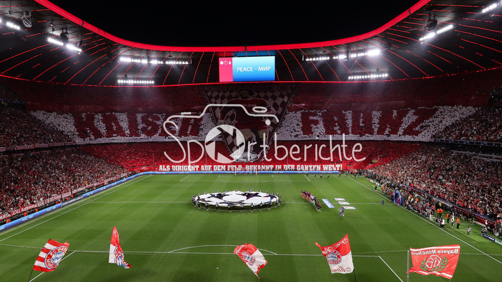 FC Bayern München - Real Madrid | Die Fans des FC Bayern gedenken Franz Beckenbauer mit einer Choreographie vor dem Heimspiel gegen Real Madrid / Choreo / Ultras / Südkurve München / Kaiser Franz / Symbolbild