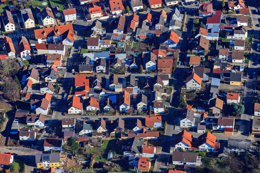 Römerstr | Luftbild: Römerstr in Lingenfeld im Bundesland Rheinland-Pfalz in Deutschland. Foto: IMG_36781.jpg vom 16.01.2011 durch Werner Riehm/FLY-FOTO.de - Realisiert mit Pictrs.com