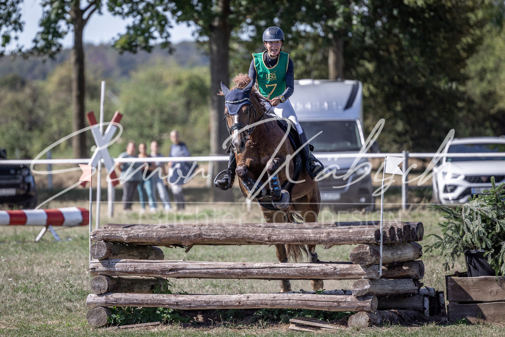 20260906-_3LI5487 | Tierfotografie Pferde, Hunde, Katzen, Haustiere.
Turnierfotografie Reitturniere, Reiten, Springreiten, Dressur in Hanau, dem Main-Kinzig-Kreis und dem Rhein-Main- Gebiet um Frankfurt