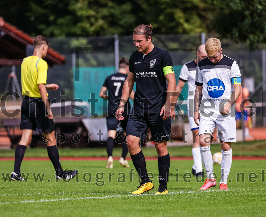 2023-09-03_056_SV_Anzing_gegen_TSV_Ottobrunn | Anzing, Deutschland, 03.09.2023:
Fußball, Kreisliga 2023 / 2024, Testspiel, 3. Spieltag, Endergebnis: 3:0

Peter Rauch (SV Anzing, #6), Michael Kapeller (TSV Ottobrunn, #18)

Foto: Christian Riedel / fotografie-riedel.net