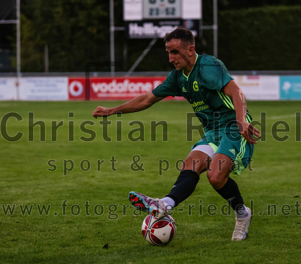 2023-09-01_077_FC_Schwaig_gegen_TSV_Gruenwald | Oberding, Deutschland, 01.09.2023:
Fußball, Landesliga Südost 2023 / 2024, 9. Spieltag, FC Schwaig gegen TSV Grünwald, Endergebnis: 3:1

Severin Buchta (TSV Grünwald, #9)

Foto: Christian Riedel / fotografie-riedel.net