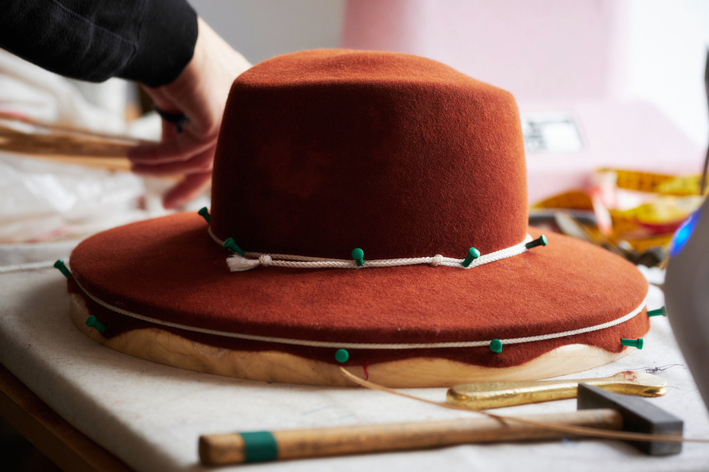 Biester Hutmode | WIen, Austria - November 06, 2019: Biester Hutmode. - Realisiert mit Pictrs.com