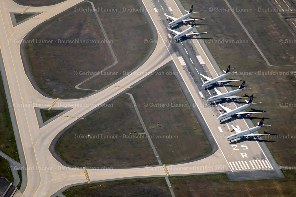 4020771 | Startbahn Nord mit Coronabedingt abgestellten Lufthansa Maschinen, Flughafen, Frankfurt am Main