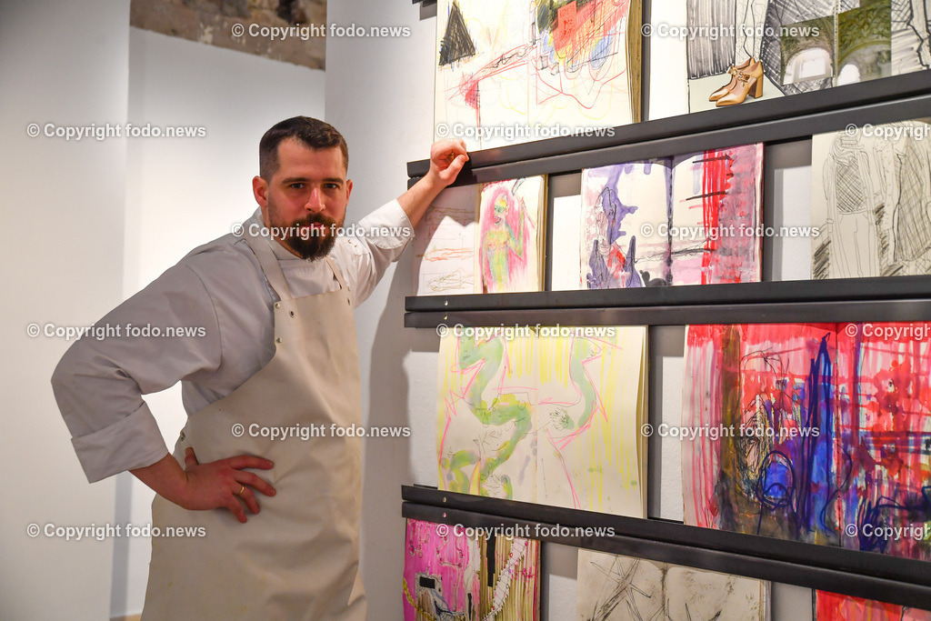 Schlossmuseum Linz_ 100 Jahre Innviertler Kuenstlergilde_ 07.02.2023-5 | 07.02.2023, Schlossmuseum Linz, AUT, 100 Jahre Innviertler Kuenstlergilde, im Bild Markus Gumpinger (O.T. - Skizzenbuecher, Tinte, Farbe, Aquarell)