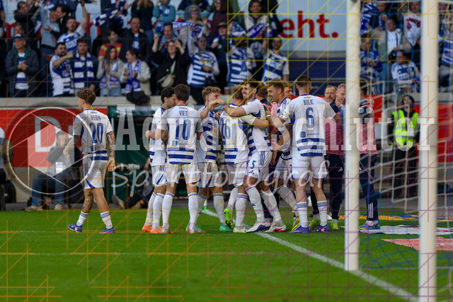 07.04.2026, GER, Fussball, Herren, 3. Liga, Saison 2025/2026, MSV Duisburg - VfL Osnabrück | Joshua Bitter (MSV Duisburg) Torjubel, jubelt mit seiner Mannschaft nach dem Treffer zum 1:0 
