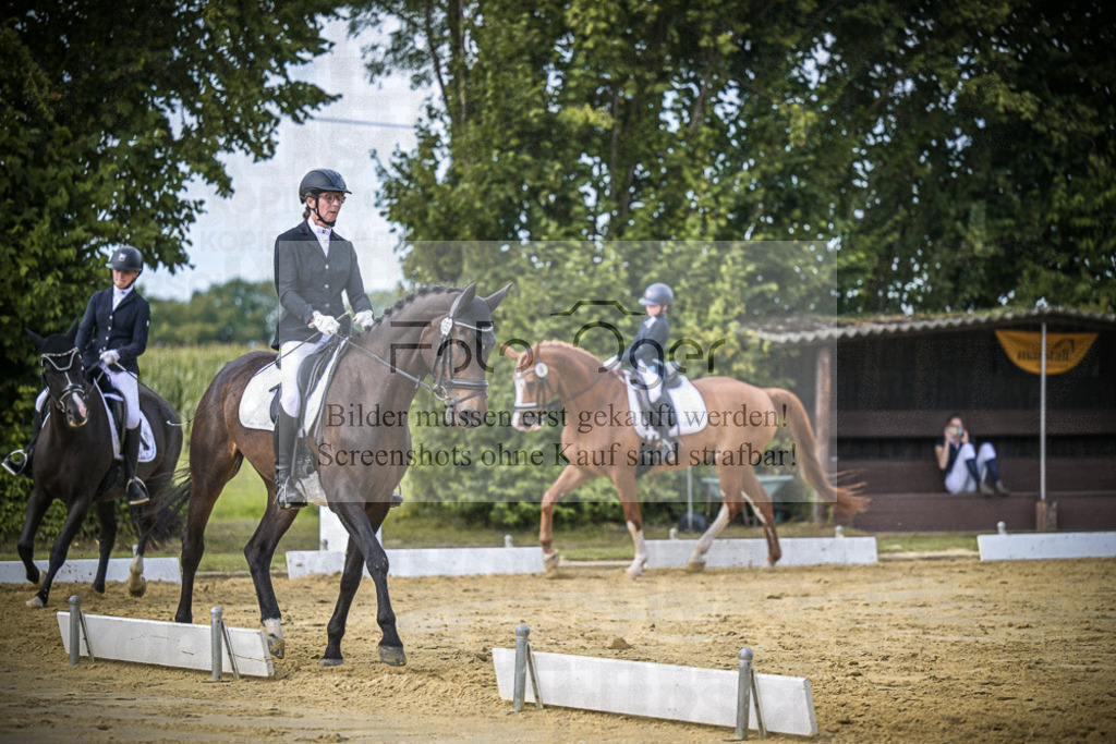 DOS_5777 | Entdecke hochwertige Reitturnierfotos von Foto Oger. Professionell, emotional und authentisch – jetzt Lieblingsmomente im Shop bestellen.Deutschlandweite Turnierfotografie. - Realisiert mit Pictrs.com