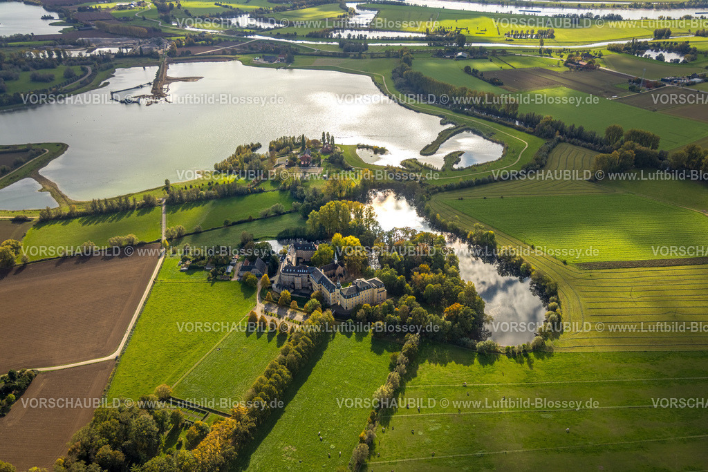 Rees251004705 | Luftbild, Schloss Haus Aspel am Aspeler Meer, als Kloster genutzt, herbstliche Bäume, Haldern, Rees, Niederrhein, Nordrhein-Westfalen, Deutschland