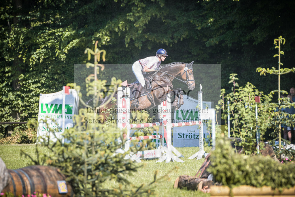 DOS_2402 | Entdecke hochwertige Reitturnierfotos von Foto Oger. Professionell, emotional und authentisch – jetzt Lieblingsmomente im Shop bestellen.Deutschlandweite Turnierfotografie. - Realisiert mit Pictrs.com