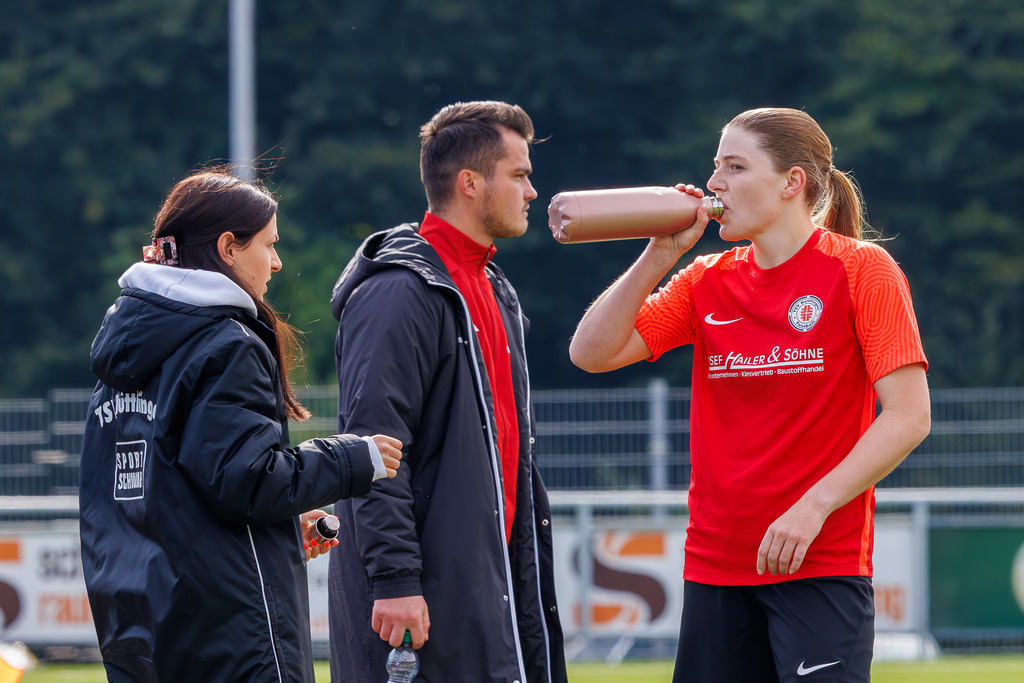 FCHHÜT_251003_5101 | 1.FC Heidenheim 1846 II vs. TSV Hüttlingen, Fußball, Frauen, Bezirkspokal, 2025/2026, 1.Runde, 03.10.2025 in Mergelstetten, Sportplatz 2(Foto: Michael Bulling) - Realisiert mit Pictrs.com
