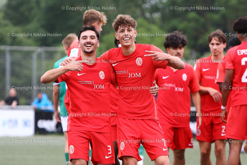 NH_VfBLübeckU19_EimsbüttelerTVU19_U19Regionalliga_02062024 | #3 Oguzhan Gücyeter und #7 Jonas Hinz (beide Eimsbütteler TV U19) bejubeln das 0:2.Fußball I Junioren I A-Junioren Regionalliga Nord I Saison 2023-2024 I 25 Spieltag I VfB Lübeck U19 - Eimsbütteler TV U19 I 02.06.2024 I Lohmühle 4 Kunstrasen