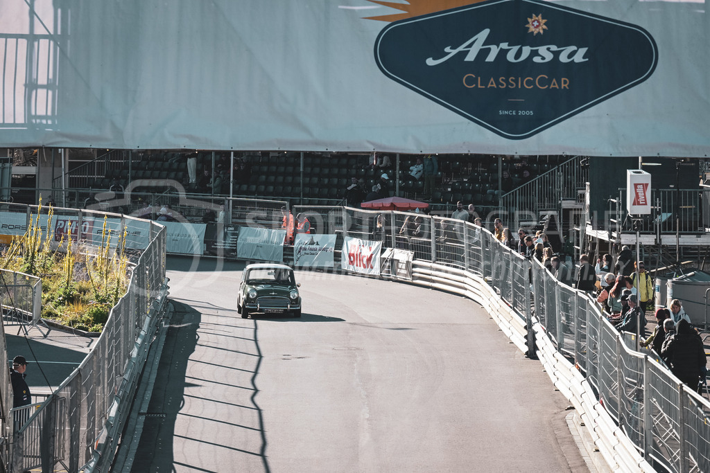 21. Arosa ClassicCar 2025 - 6. =September= 2025 | Friedrich Müller aus Bremen (GER) in einem Morris Mini Cooper S aus dem Jahre 1965 mit Startnummer 220 am Arosa ClassicCar 2025 in der Kategorie Classic Trophy..@arosaclassiccar, @arosa.official, #arosaclassiccar, #arosa, #76curves, #classiccarBild: Sportfotografie Markus Aeschimann | www.markus-aeschimann.ch - Realisiert mit Pictrs.com