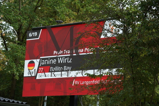 VAN03460 | Pferdefotografie in Köln und Umgebung – emotionale Pferdeshootings, Turnierfotografie und besondere Momente zwischen Pferd und Mensch. - Realisiert mit Pictrs.com