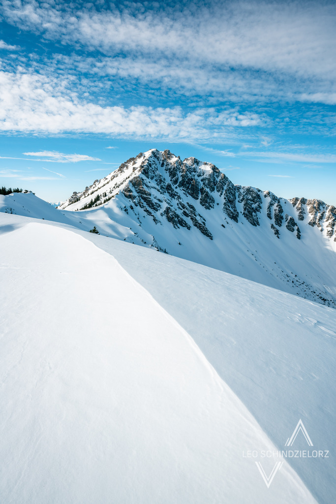 Fotografie_Leo_Schindzielorz_AT_Winter_Tirol_Rohnenspitz_20220204_A7R00572_org | Atmosphärische Landschaftsbilder & Drohnenaufnahmen aus dem Allgäu, Tirol, Südtirol & der Schweiz – ideal für Leinwanddrucke & zur stilvollen Raumgestaltung. - Realisiert mit Pictrs.com