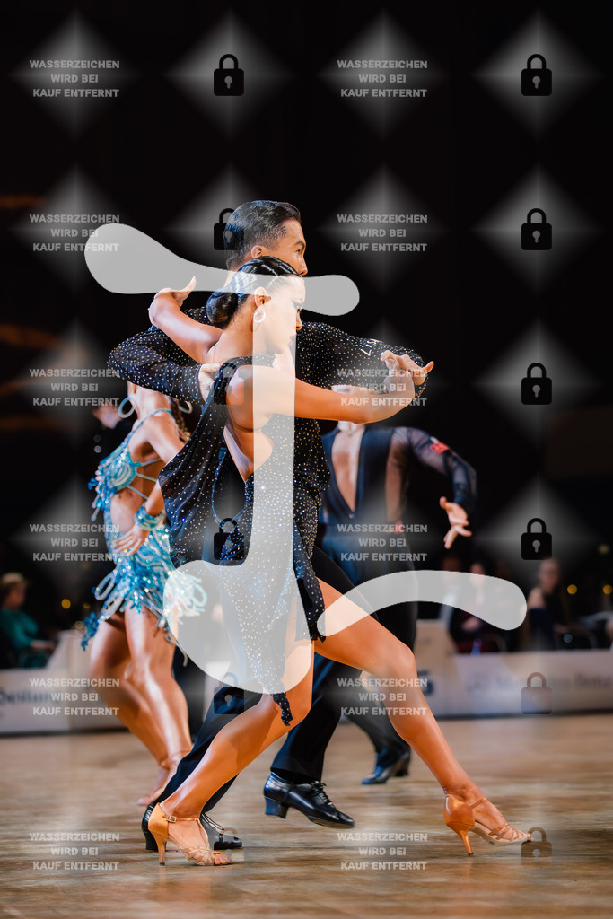 Goldstadtpokal 2025 - WDSF World Open Latin 8th (32) Xia Weiyi _ Li Yijia (China)-2025-01-25-9931 | Webshop for digital downloads and prints of dance sport, event & show photographer Julian Link - Realisiert mit Pictrs.com
