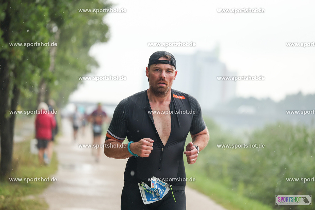 LUR_1041 | 34. M-net Erlanger Triathlon 2025 #erlangertriathlon  #mnettriathlon2025 #mnettriathlon #team #olympischedistanz #mitteldistanz #triathlon #maindonaukanal  #erlangertriathlon2025 #yourpictrs #tv1848 #tv1848erlangen  #triathlonbayern #sportinerlangen #demsportverbunden #sportshot_your_pictrs Copyright: www.sportshot.de