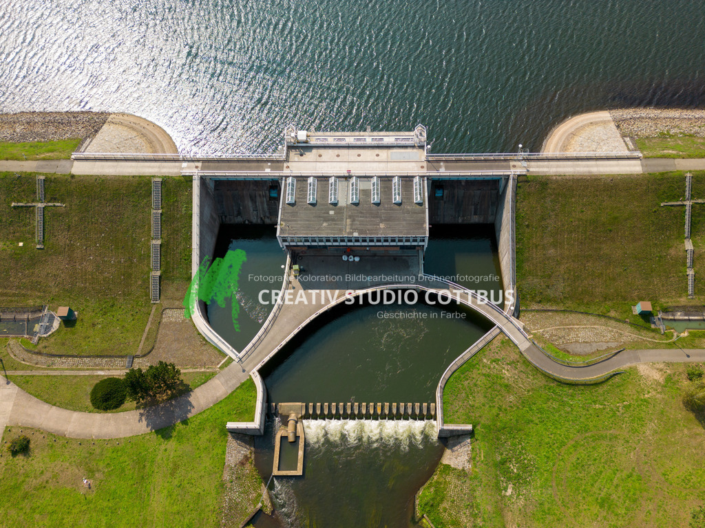 Talsperre Spremberg | Drohnenaufnahme vom Stauwerk an der Talsperre Spremberg bzw. am Spremberger Stausee. - Realisiert mit Pictrs.com