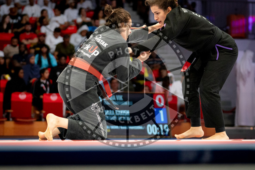 20231109PBB6176 | Fighters compete during the AJP World Professional Championship in the Mubadala Arena in Abu Dhabi, Arab United Emirates, on November 9, 2023.
