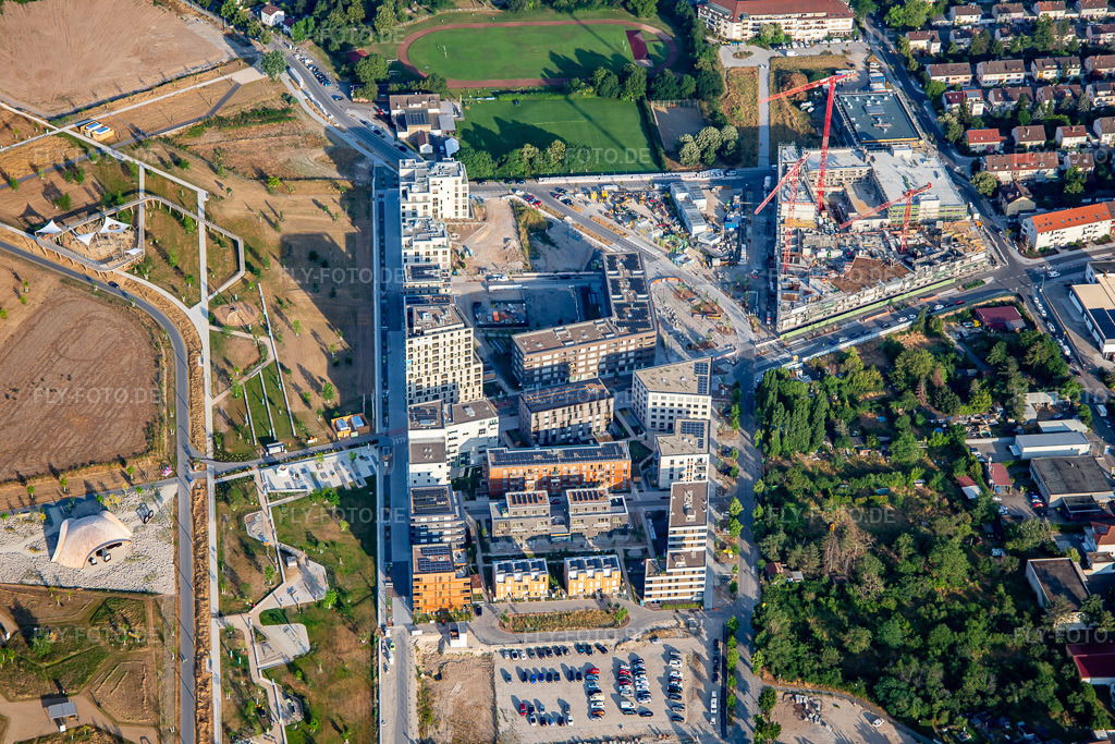 Luftbild: Symphonic Garden, Der Spiegelgarten, Grabgestaltung und Denkmal im Spinelli-Park der Bundesgartenschau Mannheim BUGA 2023 https://www.buga23.de/ im Ortsteil Käfertal in Mannheim im Bundesland Baden-Württemberg in Deutschland. Foto: IMG_136944.jpg vom 24.06.2023 durch Werner Riehm/FLY-FOTO.de