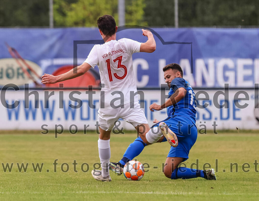 2023-06-30_070_FC_Langengeisling_gegen_VfB_Forstinning | Erding, Deutschland, 30.06.2023:
Fußball, Bezirksliga Oberbayern Ost 2023 / 2024, Testspiel, FC Langengeisling gegen VfB Forstinning, Endergebnis: 3:0

Niklas Mayer (VfB Forstinning, #13), Maximilian Hintermaier (FC Langengeisling, #13)

Foto: Christian Riedel / fotografie-riedel.net