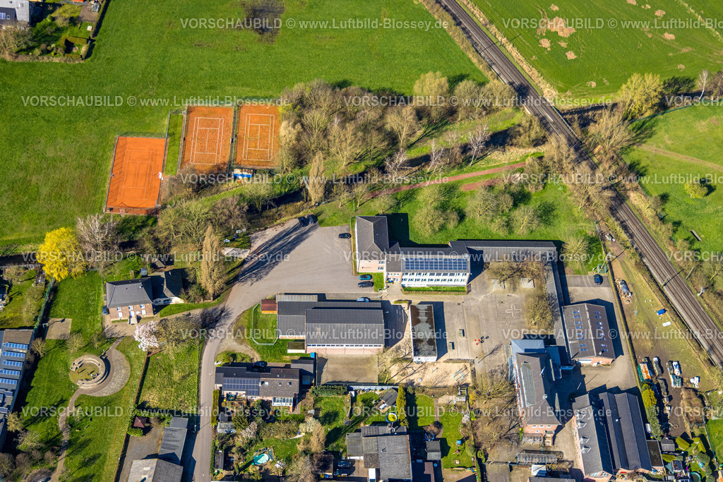 Rees240312370Millingen | Luftbild, St. Quirinus kath. Grunschule, Tennisplätze Fortuna Millingen e.V., Millingen, Rees, Nordrhein-Westfalen, Deutschland