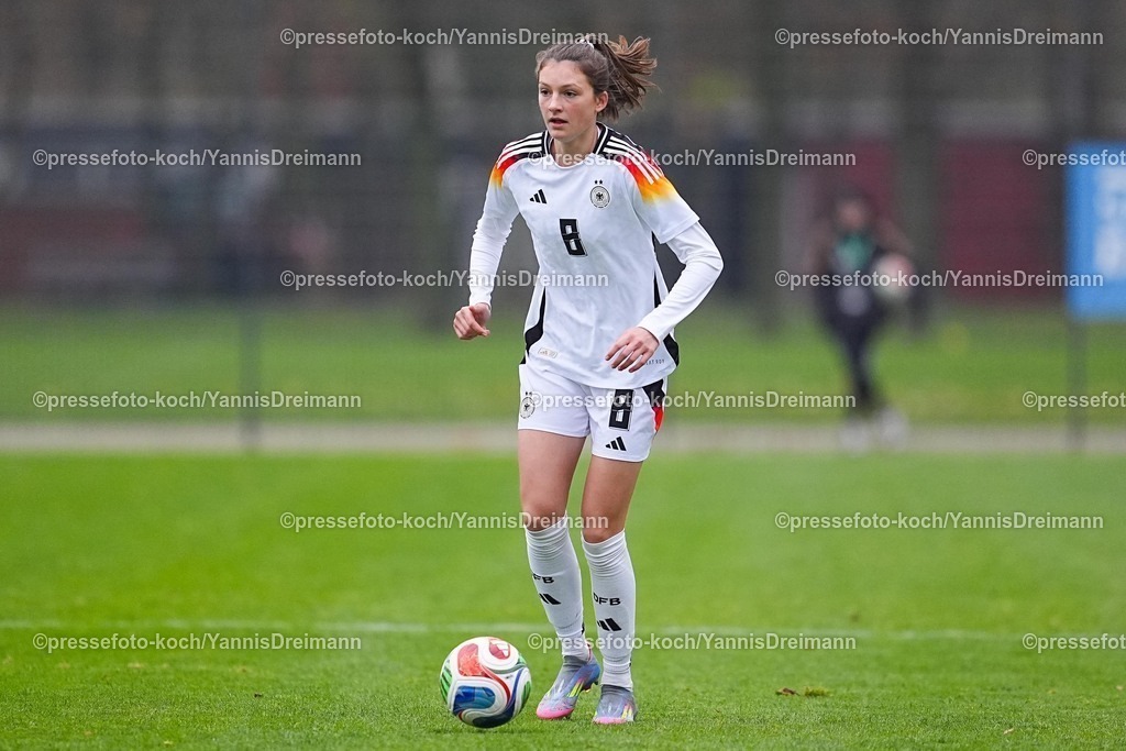 xYDRx26112502020 | 26.11.2025, xydrx, Fußball, Länderspiel, EM-Qualifikation U19-Frauen, Belgien - Deutschland, Sportschule Wedau: Lotta Wrede (GER #8)