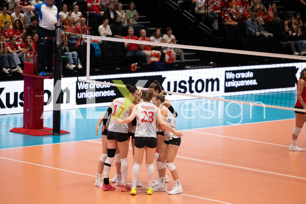 Georgia v Switzerland - CEV European League Women | KRIENS, SWITZERLAND - JUNE 12: Team of Switzerland during the CEV European League match between Georgia and Switzerland at Pilatus Arena on June 12, 2026 in Kriens, Switzerland. - Realisiert mit Pictrs.com