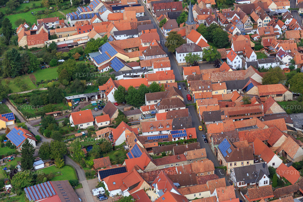 Luftbild: Hauptstraße von Osten im Ortsteil Heuchelheim in Heuchelheim-Klingen im Bundesland Rheinland-Pfalz in Deutschland. Foto: IMG_072671.jpg vom 19.09.2014 durch Werner Riehm/FLY-FOTO.deAuflösung des Originals: 5472 x 3648 px