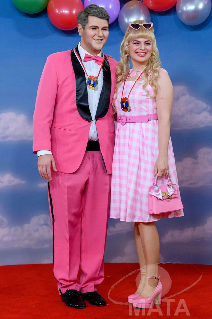 _DWA1753 | Politikerin Katharina Schulze (Grüne) mit ihrem Stellvertreter Johannes Becher (links) bei der TV-Sendung Fastnacht in Franken 2024. Veitshöchheim, 02.02.2024 Bayern Deutschland - Realisiert mit Pictrs.com