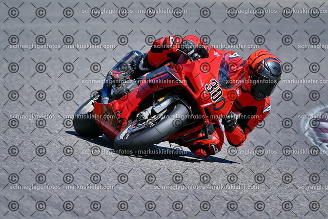 26bt04-0337 | markuskiefer.com - Realisiert mit Pictrs.com