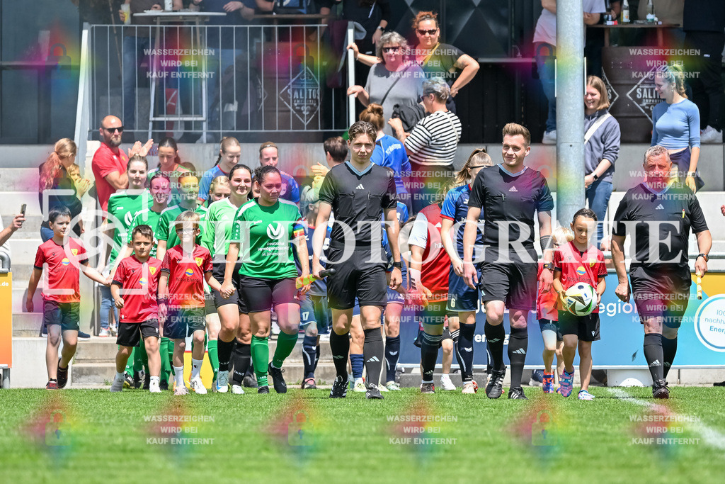 GER, FC Hauingen - SV Waldhaus, Frauen-Fussball, Rothaus Bezirkpokal, Finale, Saison 2024/2025, 29.05.2025 | Einlauf der MannschaftenGER, FC Hauingen - SV Waldhaus, Frauen-Fussball, Rothaus Bezirkpokal, Finale, Saison 2024/2025, 29.05.2025Foto: TH Fotografie/Thomas Hess