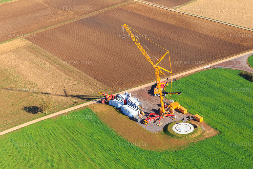 Luftbild: Baustelle für Mast einer WKA des Windparks Freckenfeld der EnBW -für Windenergieanlage mit 6 Windrädern in Freckenfeld im Bundesland Rheinland-Pfalz in Deutschland. Foto: IMG_104361.jpg vom 31.10.2017 durch Werner Riehm/FLY-FOTO.de