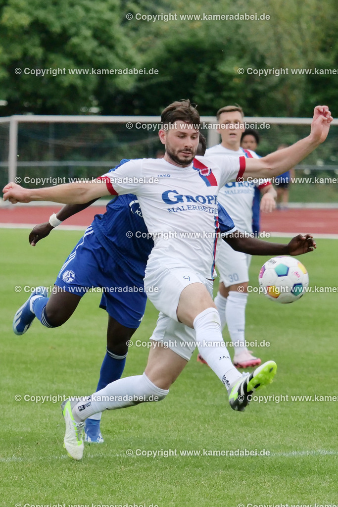 Fußball : Testspiel : SuS 09 Dinslaken - Schalke 04 U 19 am 25.07.2024 | Foto : Jochen Emde / www.kameradabei.de - Realisiert mit Pictrs.com