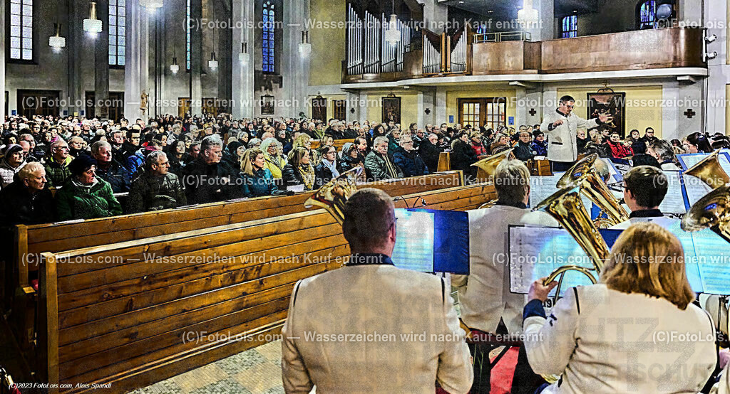 ALP4597_Wieselburger Brauereikapelle_Konzert | (C)FotoLois.com, Alois Spandl, WEIHNACHTSKONZERT der Betriebsmusikkapelle der Brauerei Wieselburg in der Pfarrkirche, durch´s Programm führte Pfarrer Daniel Kostrzycki, anschließende Verköstigung durch die Landjugend Wieselburg, Fr 8. Dez. 2023.