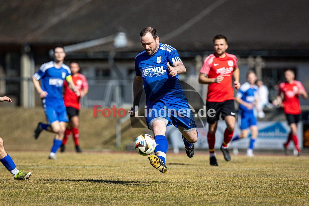 TSV Peißenberg gegen SV Eurasburg-Beuerberg | Fußball Kreisliga Herren Oberbayern Zugspitze Gruppe 1 2025/26, TSV Peißenberg gegen SV Eurasburg-Beuerberg, 20250309,Florian HARTMANN (SVEB 13) in Aktion,2025-03-09 in Peißenberg (Sportpark Peißenberg), Florian HARTMANN (SVEB 13)Copyright: WolfgangxLindner www.foto-lindner.de