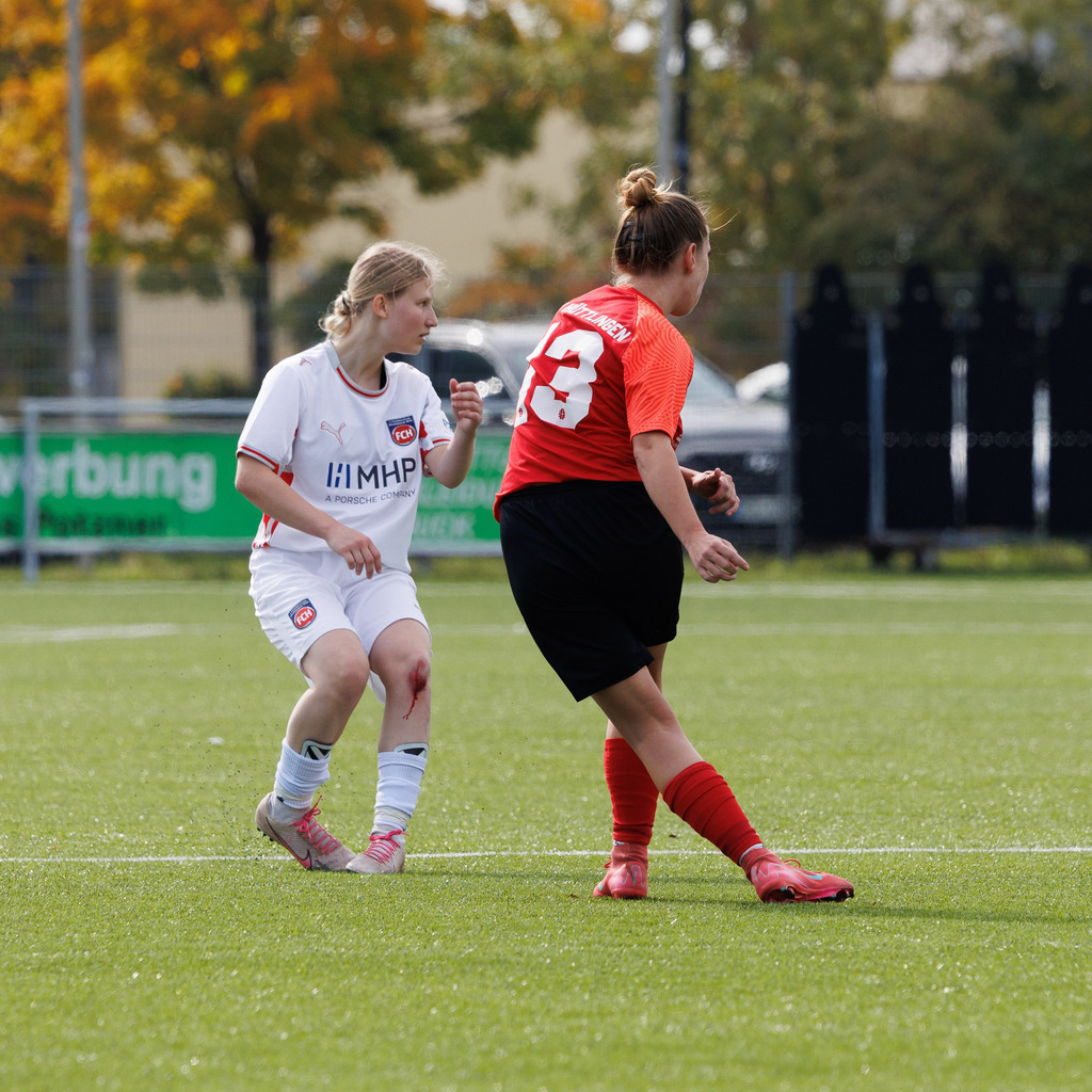 FCHHÜT_251003_5226 | 1.FC Heidenheim 1846 II vs. TSV Hüttlingen, Fußball, Frauen, Bezirkspokal, 2025/2026, 1.Runde, 03.10.2025 in Mergelstetten, Sportplatz 2(Foto: Michael Bulling) - Realisiert mit Pictrs.com