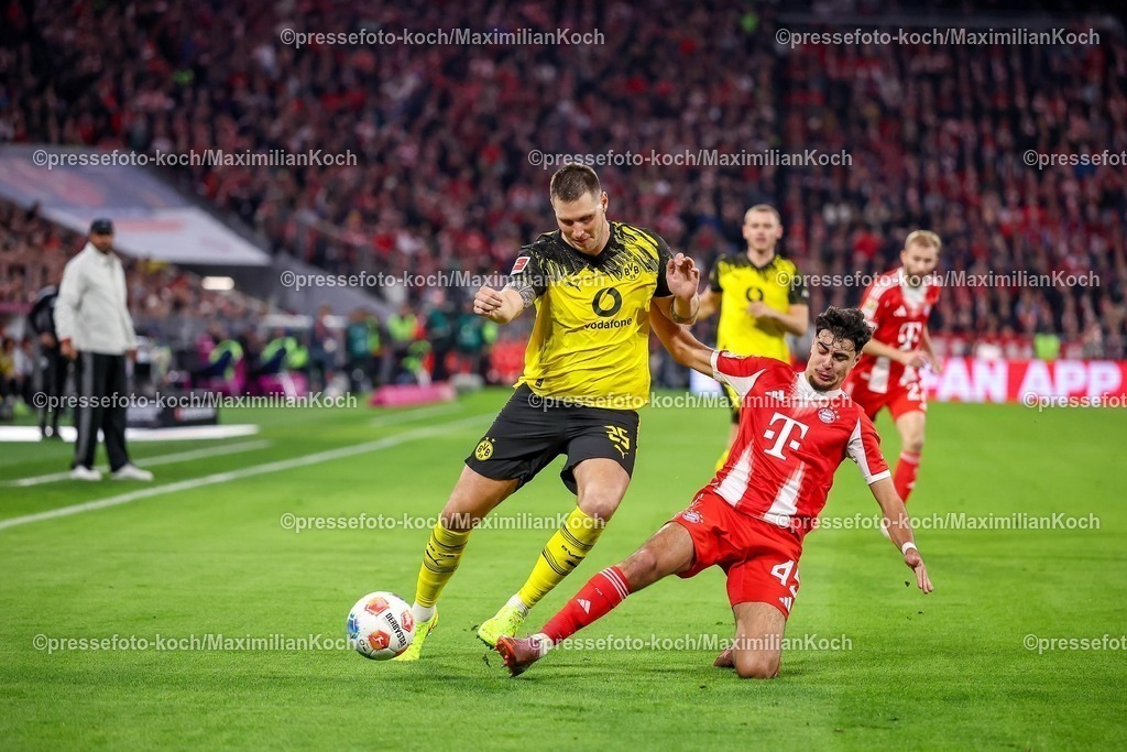 FCB18102501100 | 18.10.2025, Fußball, FC Bayern München - Borussia Dortmund, 1. Fußball Bundesliga, 7. Spieltag, Allianz Arena, Saison 2025 2026: Niklas Süle (BVB #25) im Zweikampf gegen  Aleksandar Pavlovic (FC Bayern Muenchen #45) DFB regulations prohibit any use of photographs as image sequences and or quasi-video.