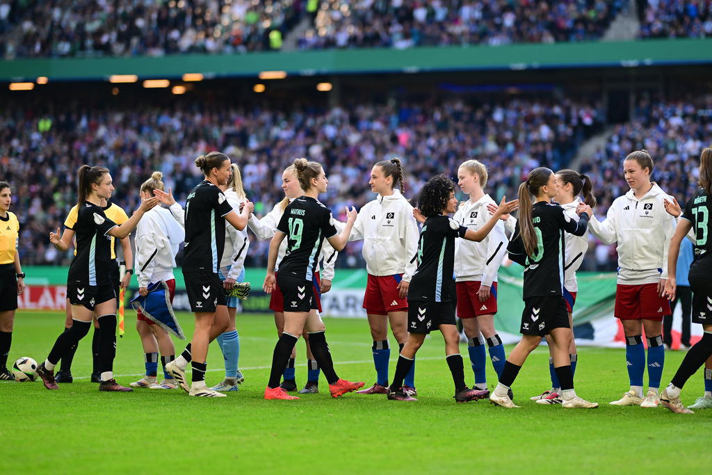 Fußball I Frauen I Saison 2024-2025 I DFB-Pokal I Halbfinale I Hamburger SV - SV Werder Bremen | Der Sportfotograf. - Realisiert mit Pictrs.com