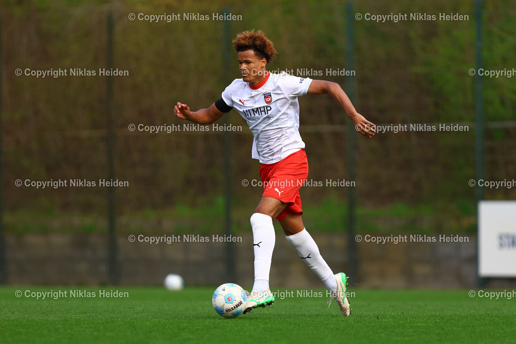 NH_HolsteinKielU19_1FCHeidenheimU19_DFBNachwuchsliga_18042026 | #22 Dahrel Tchitchi (1. FC Heidenheim U19)Fußball I Herren I U19 DFB-Nachwuchsliga Hauptrunde Liga A, Gruppe B I Saison 2025-2026 I 9. Spieltag I Holstein Kiel U19 - 1. FC Heidenheim U19 I 18.04..2026 I Citti-Fußball-Park