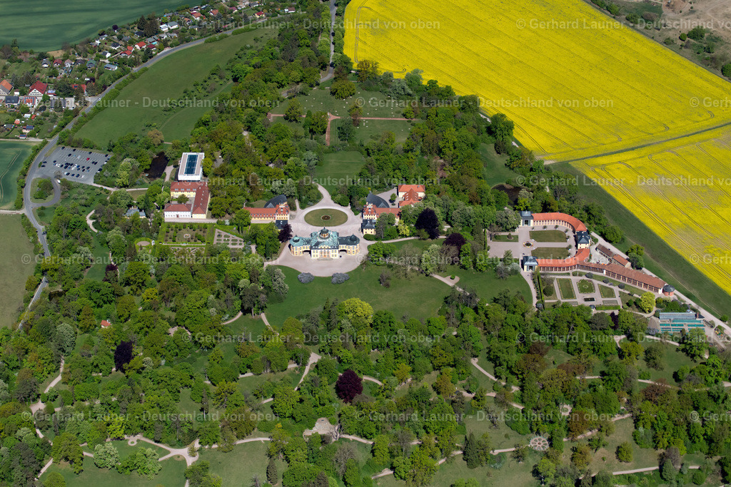 4026898 | WEIMAR 07.05.2020 Gebäudekomplex im Schlosspark von " Schloss Belvedere " in Weimar im Bundesland Thüringen, Deutschland. Weiterführende Informationen bei: Musikgymnasium Schloss Belvedere Staatliches Spezialgymnasium,  weimar GmbH. // Building complex in the castle park of " Schloss Belvedere " in Weimar in the state Thuringia, Germany. Further information at: Musikgymnasium Schloss Belvedere Staatliches Spezialgymnasium,  weimar GmbH. Foto: Gerhard Launer