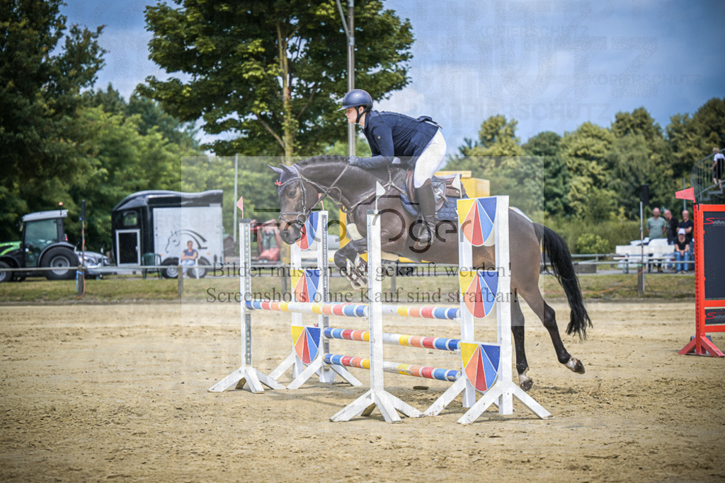 DOS_6898 | Entdecke hochwertige Reitturnierfotos von Foto Oger. Professionell, emotional und authentisch – jetzt Lieblingsmomente im Shop bestellen.Deutschlandweite Turnierfotografie. - Realisiert mit Pictrs.com