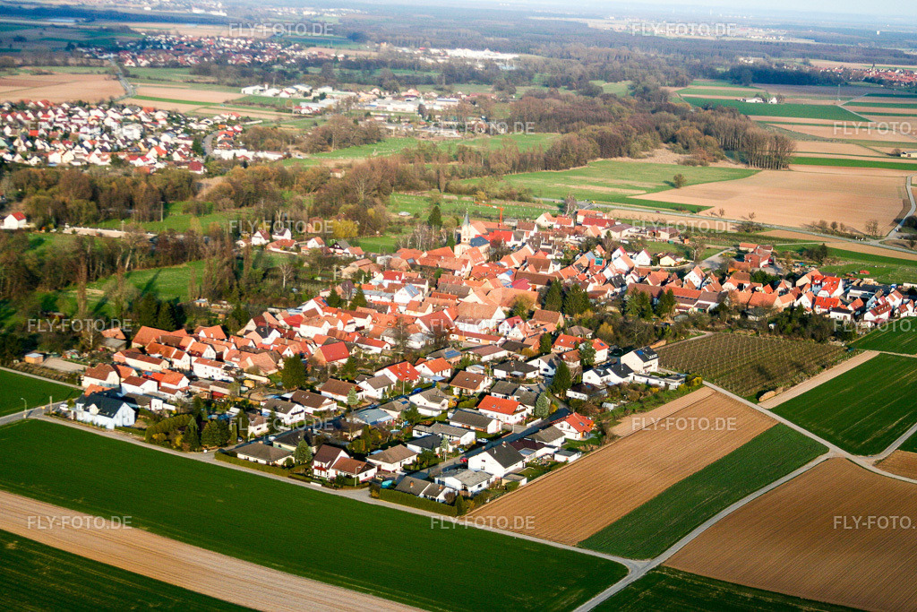 Ortsansicht von Westen | Luftbild: Ortsansicht von Westen im Ortsteil Mühlhofen in Billigheim-Ingenheim im Bundesland Rheinland-Pfalz in Deutschland. Foto: IMG_1406.jpg vom 07.04.2006 durch Werner Riehm/FLY-FOTO.de - Realisiert mit Pictrs.com