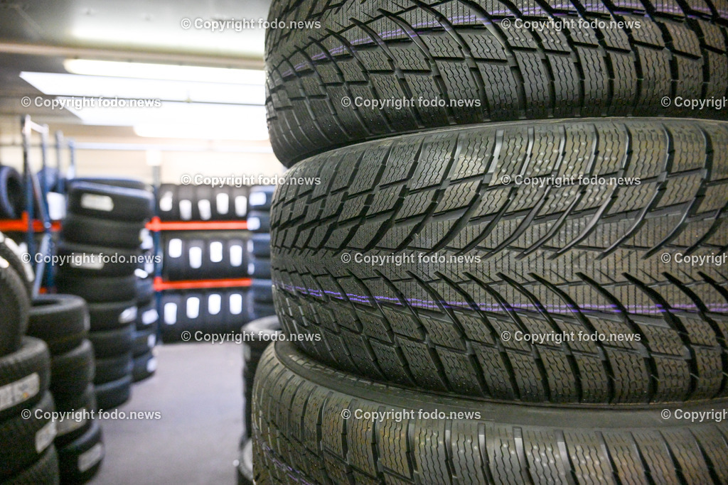 Reifen Wondraschek_ Linz_ 17.10.2023-29 | 17.10.2023, Linz, AUT,Reifen Wondraschek, im Bild Reifenlager (eines von 3 Stockwerken), ca 16000-20000 gelagerte Neureifen Saisonbedingt