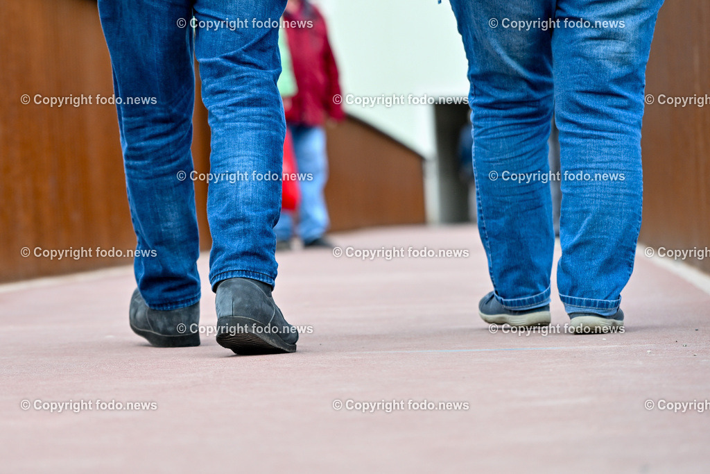 Steyr_ Ennssteg_ 21.03.2024-10 | 21.03.2024, Steyr, AUT, Steyr, im Bild Ennssteg, Enns, Fluss, Uebergang, Bruecke, Fussgaenger, Feature, Symbolbild