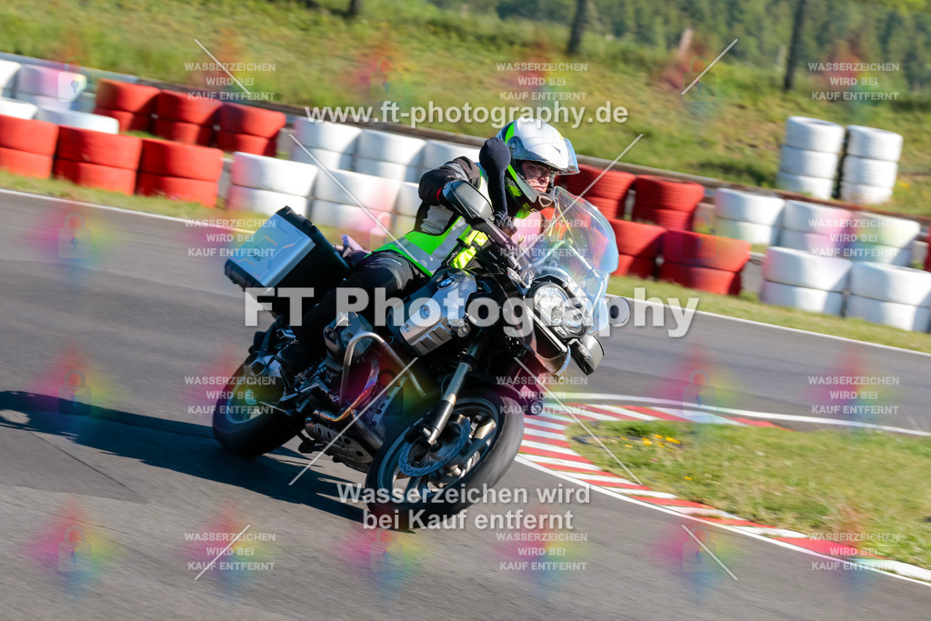 Moto-TeamOBK-21231 | Hier findet Ihr Bilder von Touristenfahrten auf der Nürburgring Nordschleife oder von anderen Veranstaltungen die ich besucht habe. Viel Spass beim Durch Schauen 
