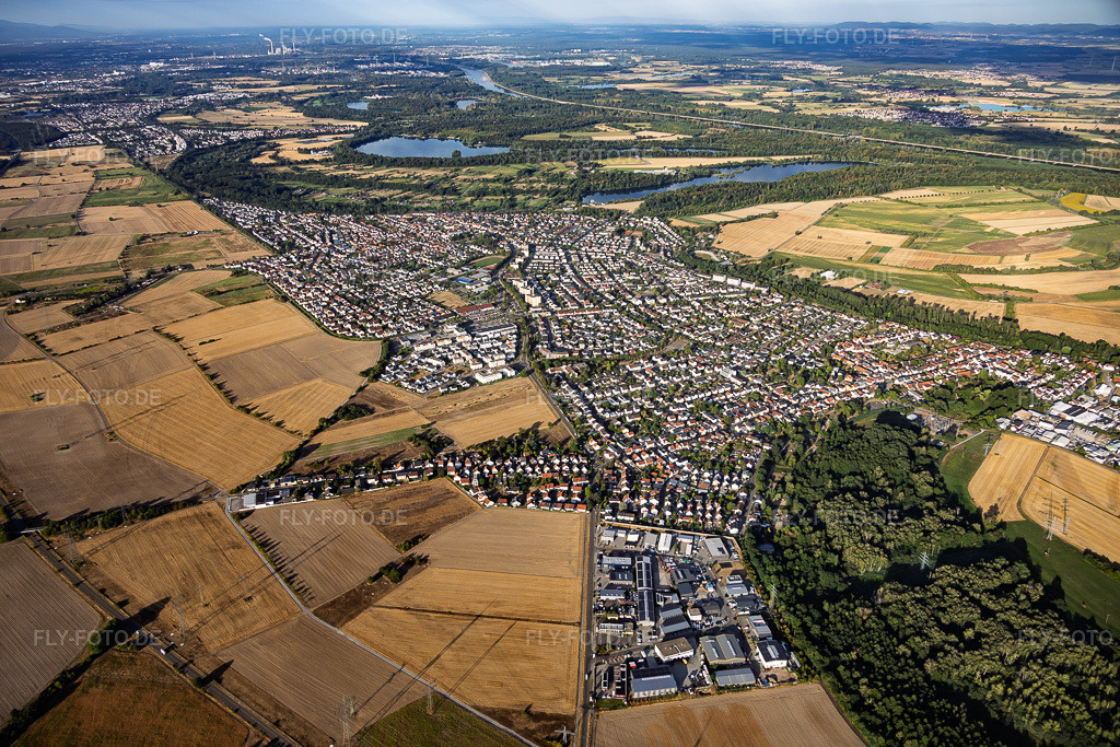 Luftbild: Ortsansicht von Nordosten im Ortsteil Hochstetten in Linkenheim-Hochstetten im Bundesland Baden-Württemberg in Deutschland. – Foto: IMG_158416.jpg vom 06.08.2026 durch Werner Riehm/FLY-FOTO.de – Auflösung des Originals: 6000 x 4000 px